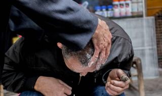 他在里面一抖一抖的